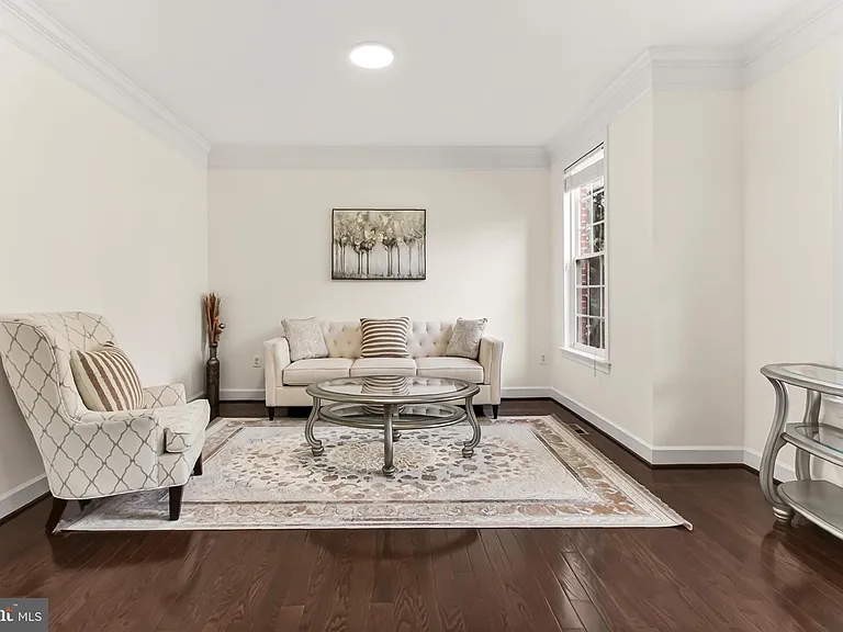8901 Hargrove Ct — Photo 6