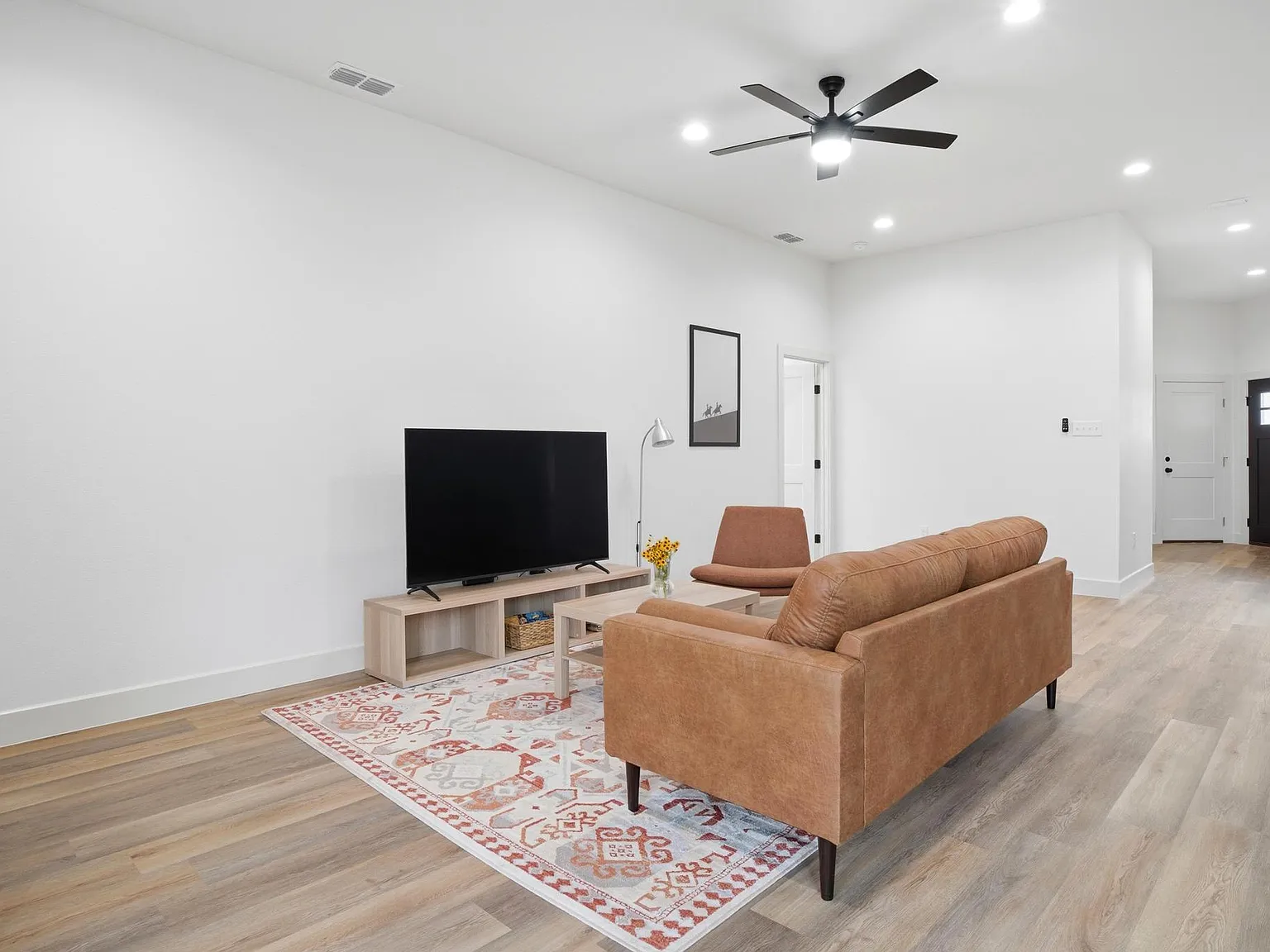 3 bed, 1418 sqft, $5,000 — Photo 3