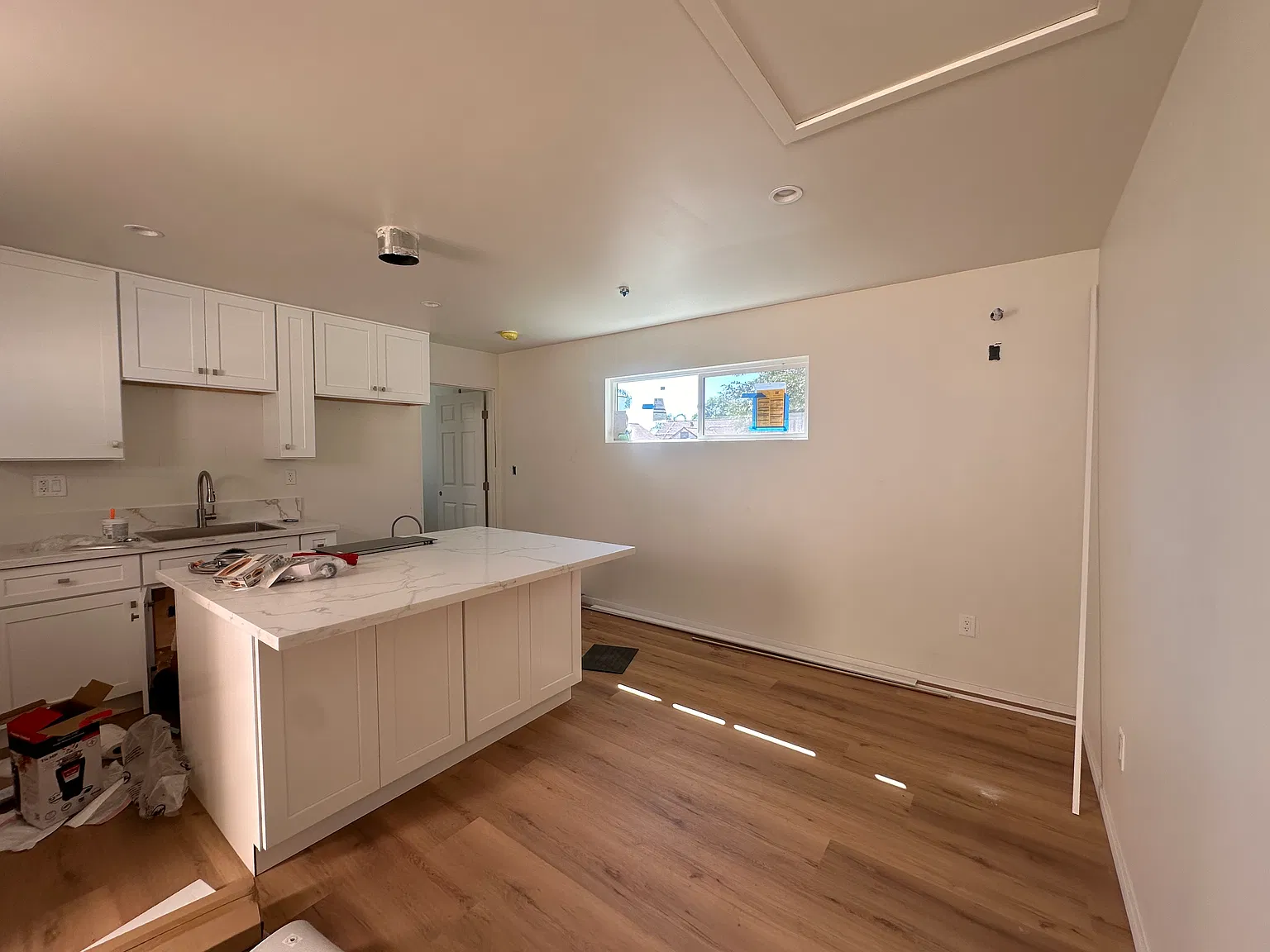 3 bed, 740 sqft, $3,100 — Photo 2
