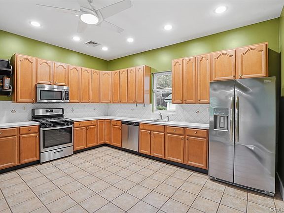 5th image of 104 Maple Avenue