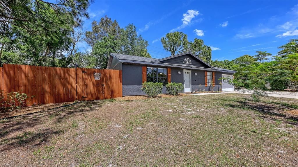 2243 Lockwood Meadows Dr, Sarasota, FL - View 2