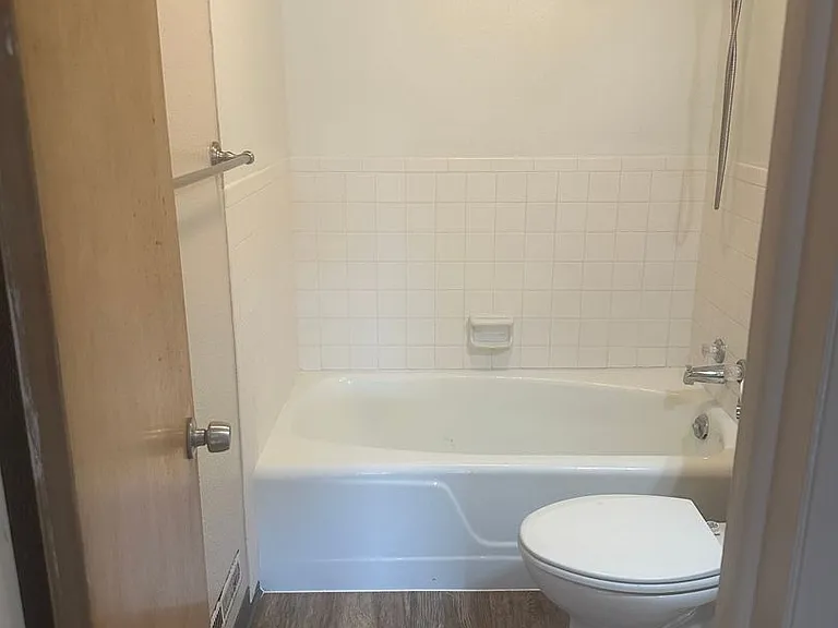 515 Jensen St — Photo 10