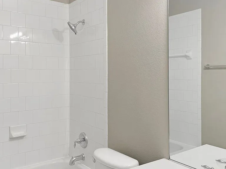 2820 Thorncreek Ln — Photo 9