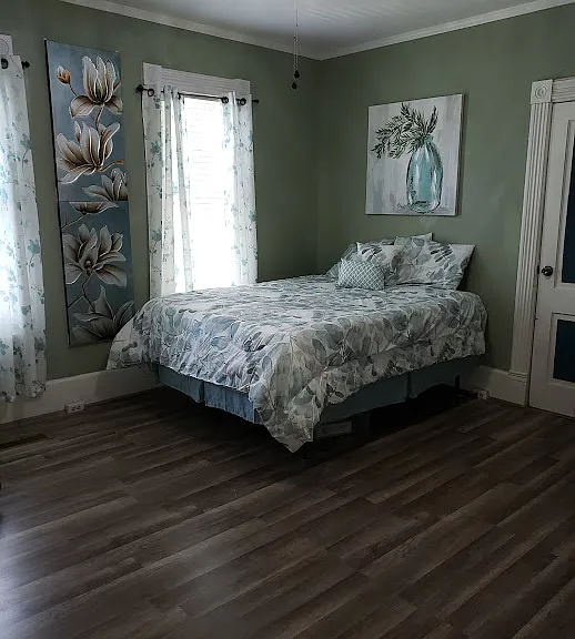 2nd bedroom with fireplace
