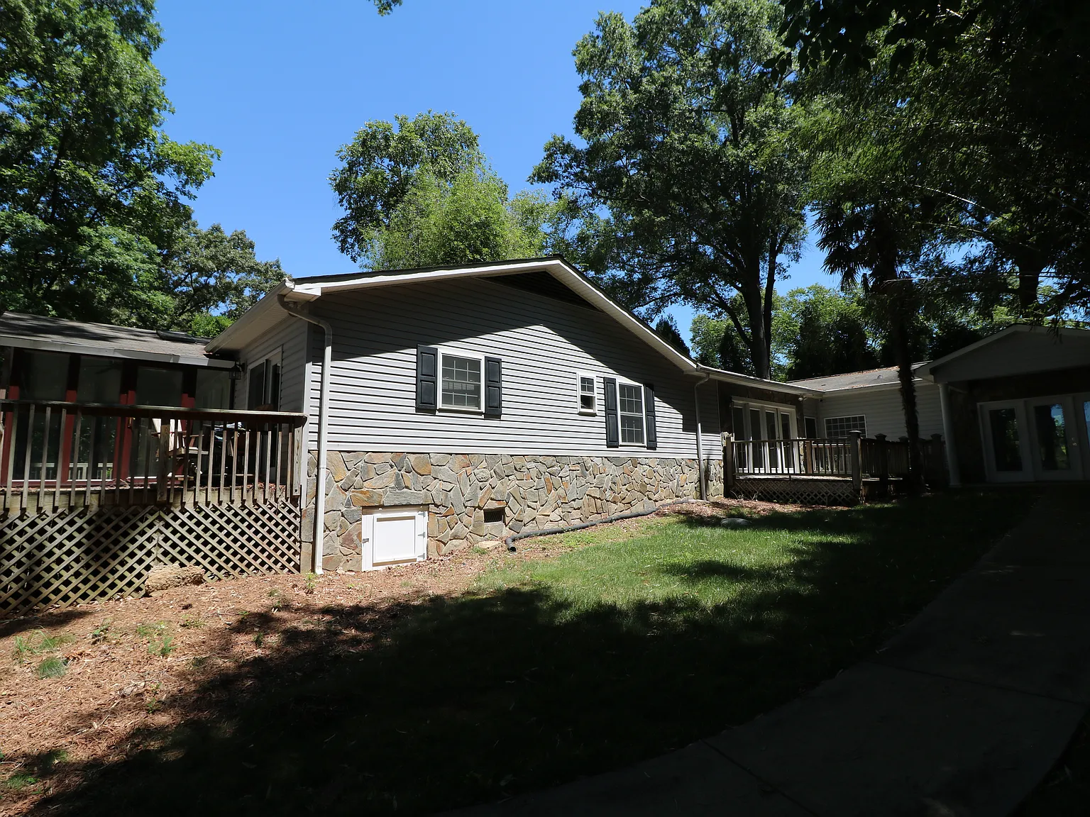 3 bed, 3800 sqft, $3,700 — Photo 4