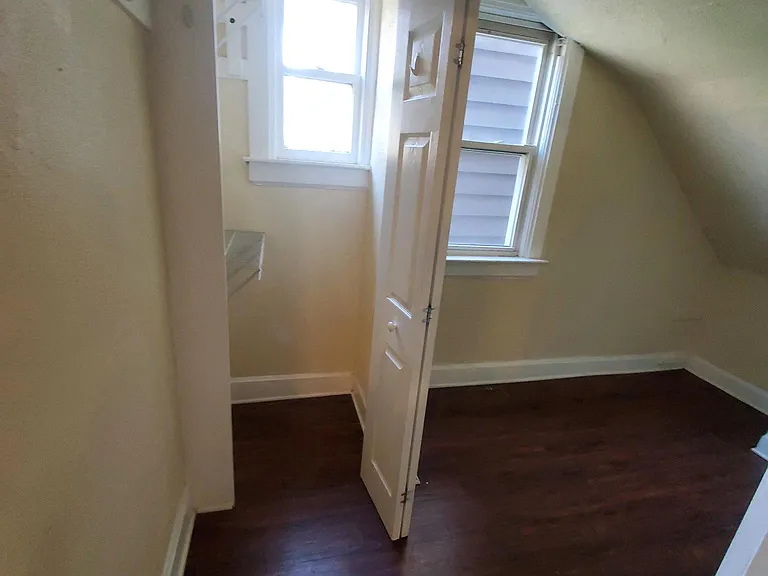 1122 W 18th Pl #3 — Photo 6