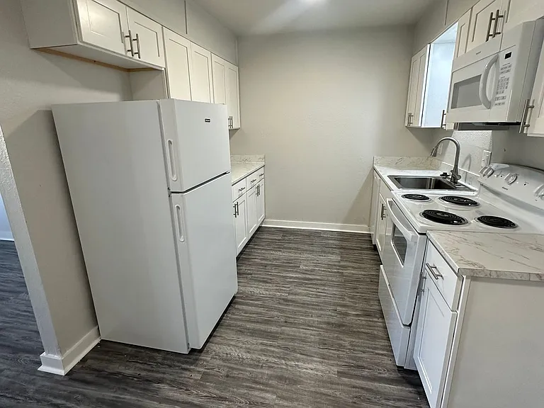 Regency Point Luxury Apartments — Photo 107