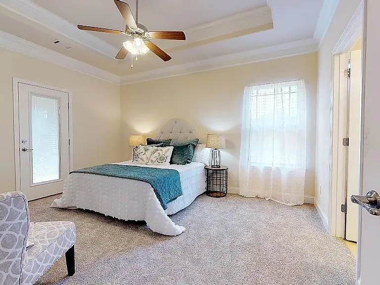 323 Huntwood Dr — Photo 10