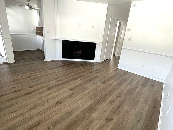 3rd image of 900 Loma Ave #7