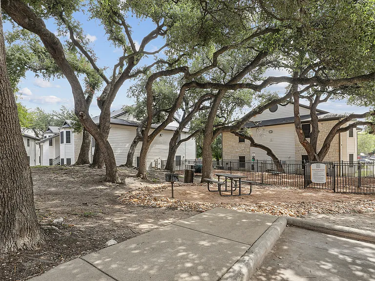 SoCo Apartments — Photo 35