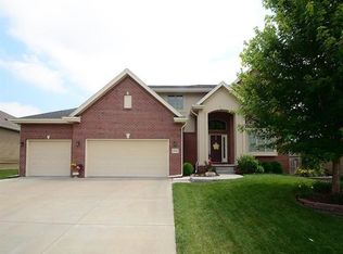 9410 Keystone Dr, Lincoln, NE 68516