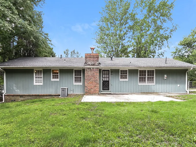 2906 Elizabeth Ln — Photo 16