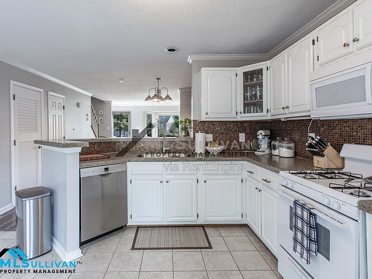 208 Standish Dr — Photo 11