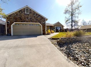 981 Willow Brook Ln, Redding, CA 96003