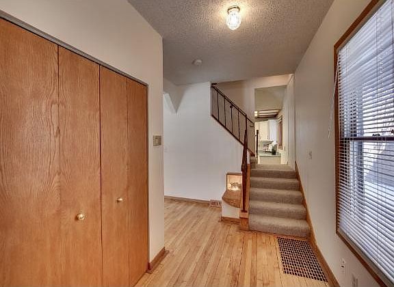 3rd image of 1008 31st Ave N