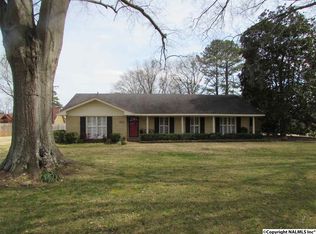 2302 Mountbrook Dr SE, Decatur, AL 35601