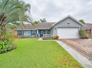 4930 Abaco Dr, Tavares, FL 32778