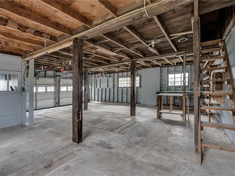 822 Lawrence St — Photo 44