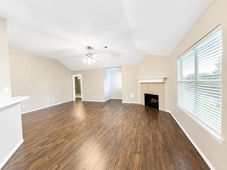 1823 Strongs Ct — Photo 6