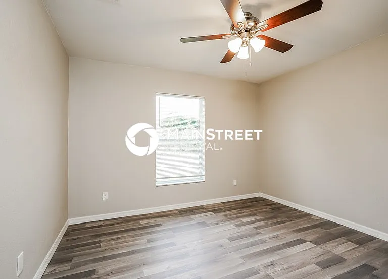 3748 NE 15th Pl — Photo 7