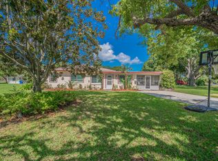 1100 Essex Dr N, Saint Petersburg, FL 33710