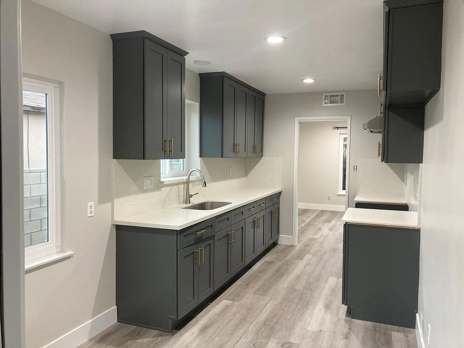 3362 Angelus Ave — Photo 3