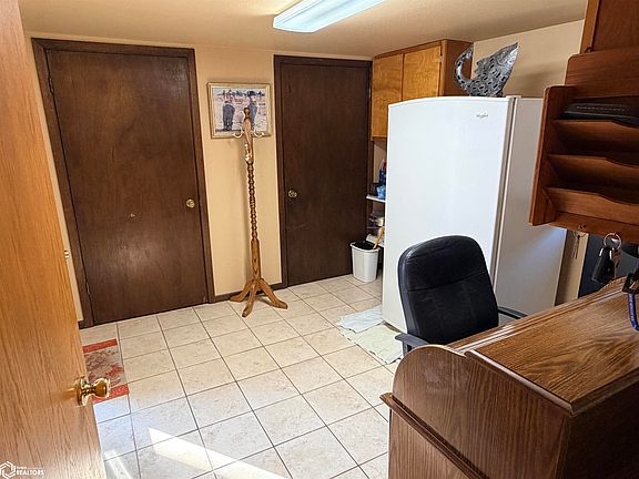 4th image of 804 S 4th St