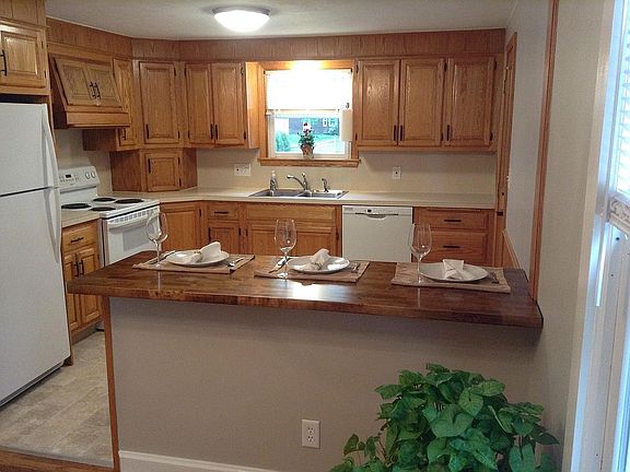 kitchen with breakfast bar
