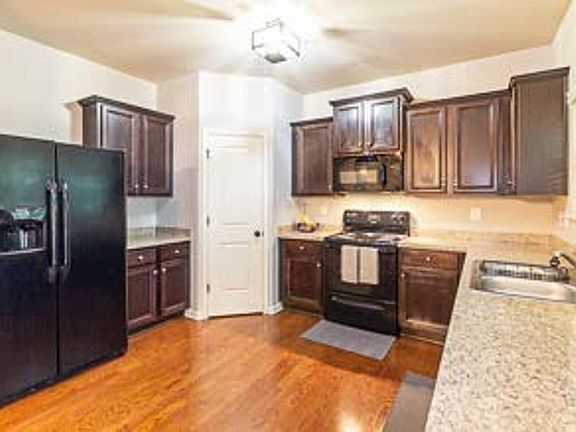 4th image of 163 Village Park Dr