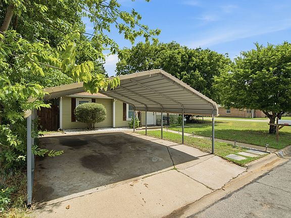 3rd image of 601 Park Ln