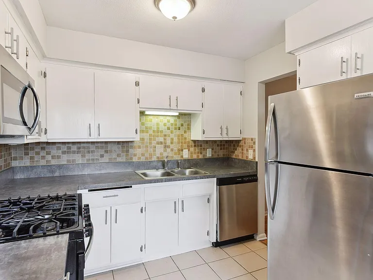 2237 Hampshire Ave S — Photo 8