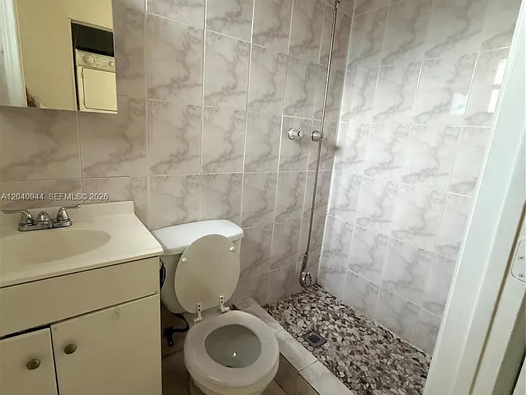 300 SW 9th Ave #A — Photo 12