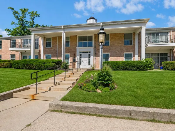 1305 W Main STREET #208, Lake Geneva, WI 53147