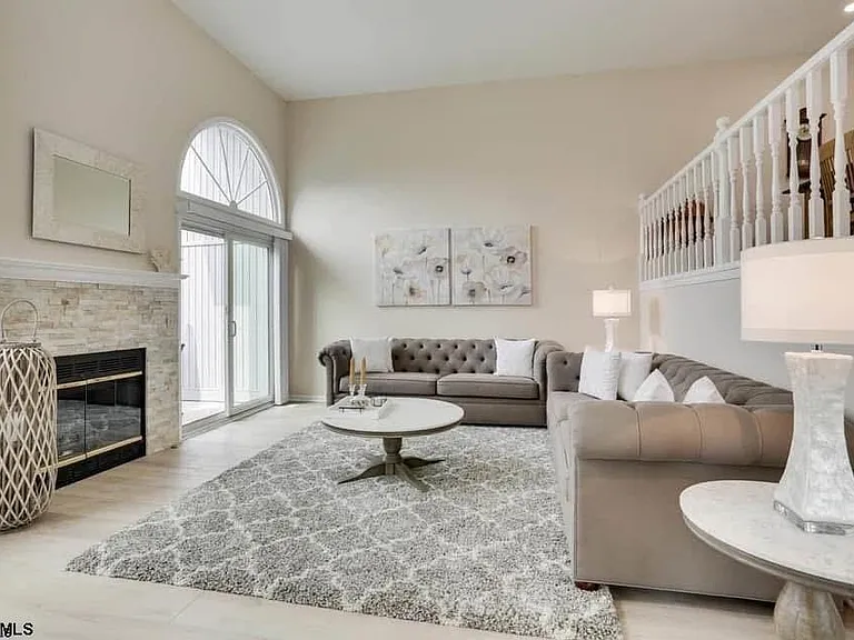 433 Albacore Ln — Photo 2