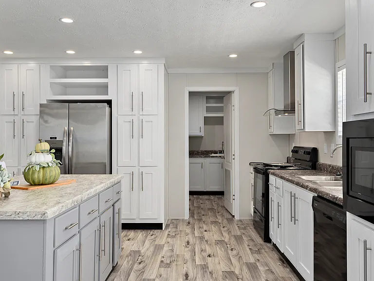 Saddle Creek — Photo 34