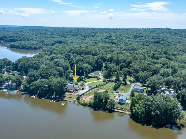 44 Laurel Point Drive, Montville, CT 06370