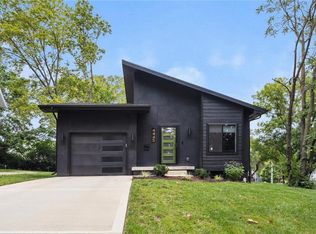 4445 Forest Ave, Kansas City, MO 64110