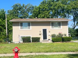 48 S Sycamore Ln, Glenwood, IL 60425