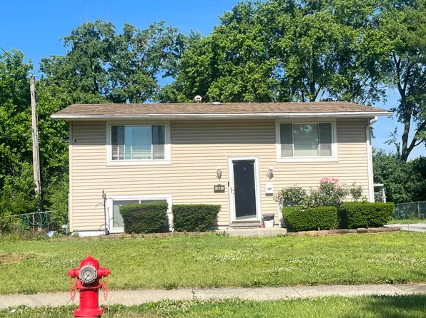 48 S Sycamore Ln, Glenwood, IL 60425