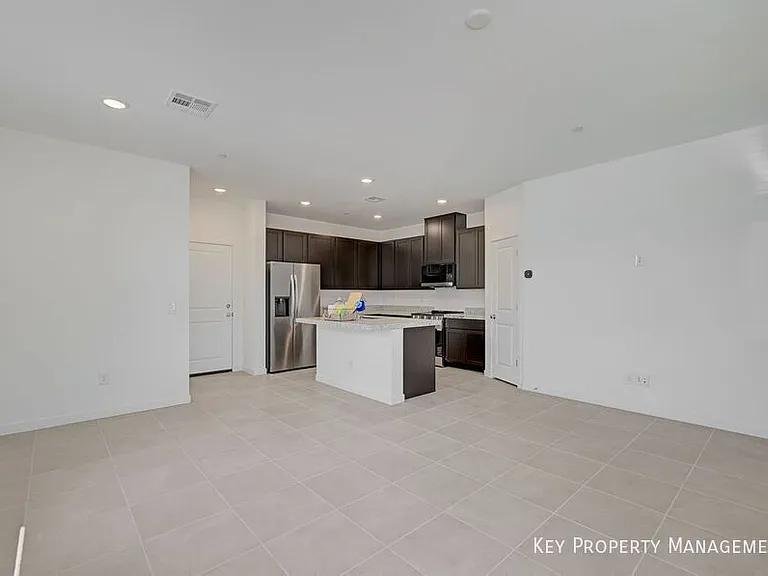 239 Freeport View Pl — Photo 2
