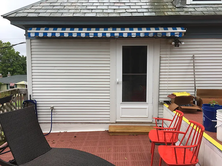 Large Roof Porch with two louge chairs and 4-person table