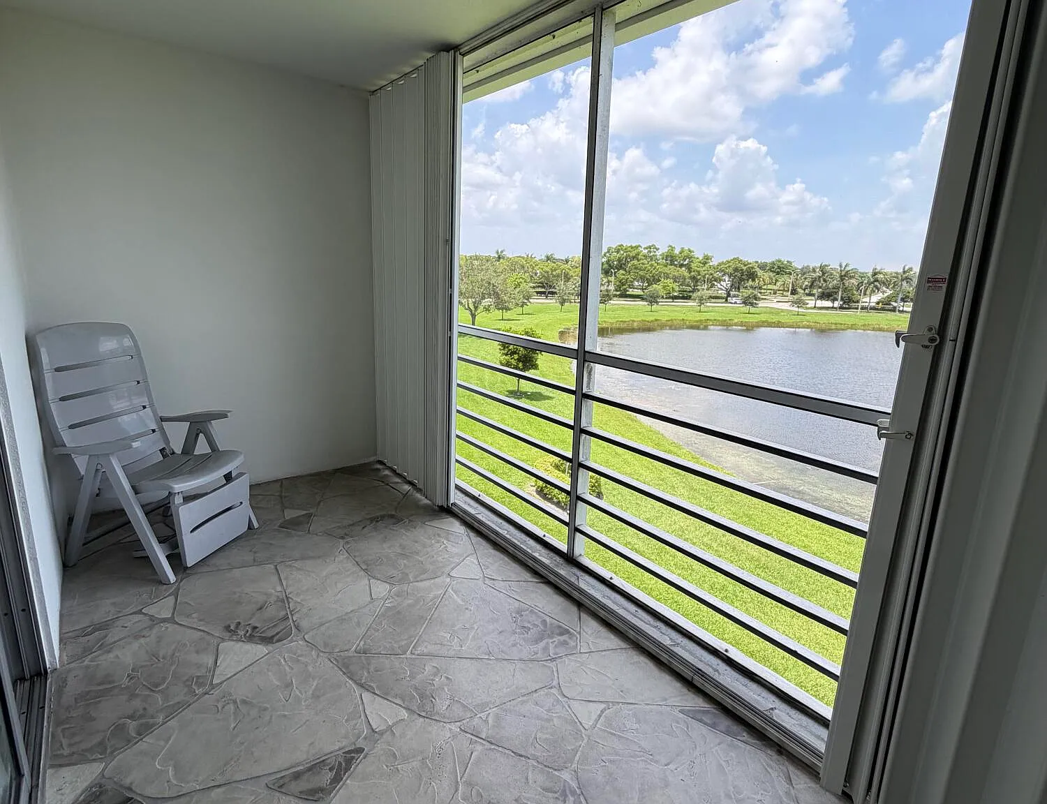 1 bed, 1.5 bath, 738 sqft, $1,550 — Photo 1