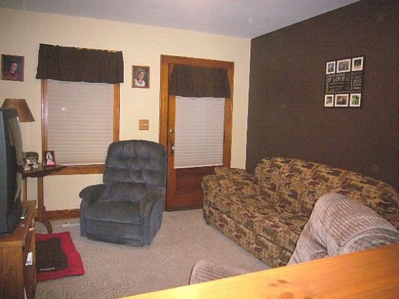 3rd image of 418 Wood Ave