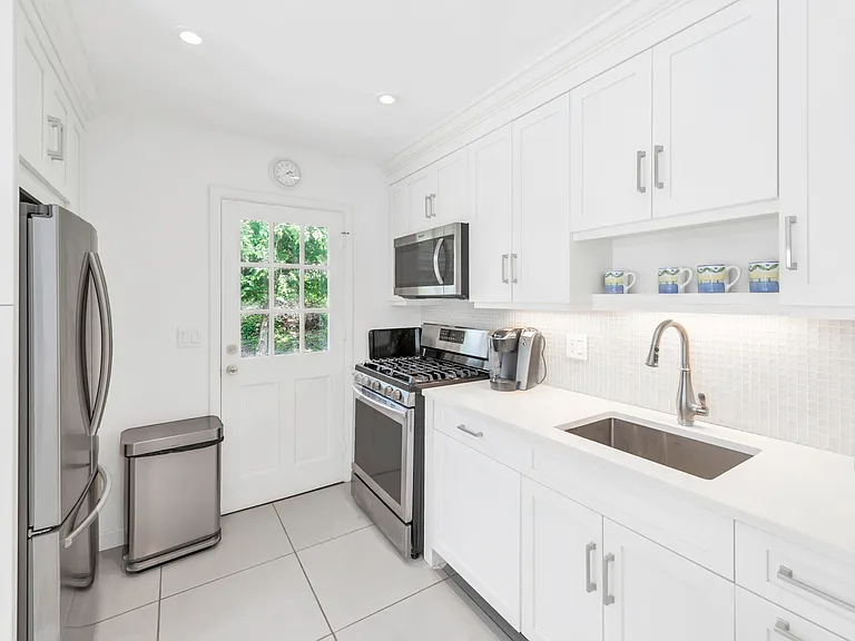 71 Shinnecock Hills Rd — Photo 16