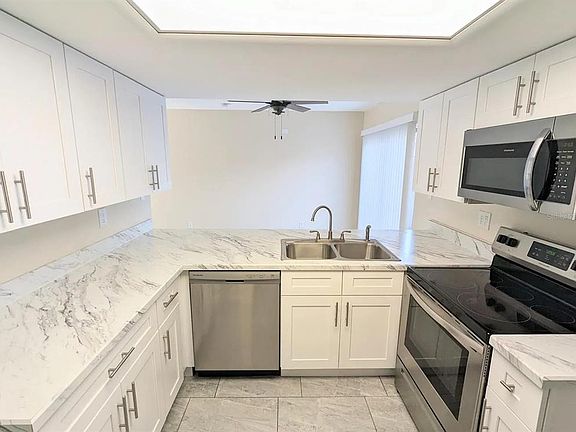 4th image of 3111 CREEKGLEN COURT