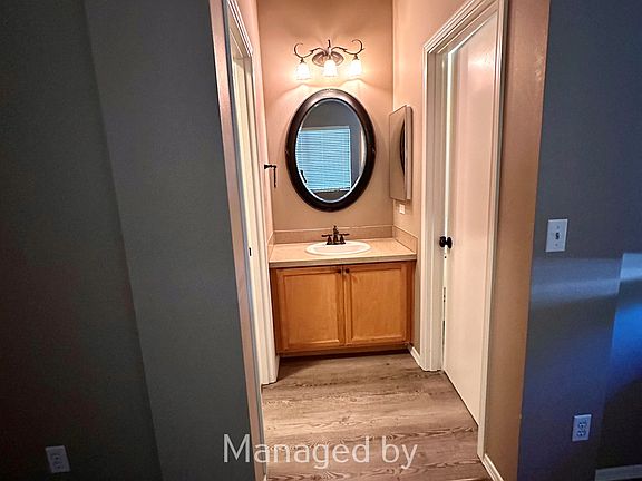 3rd image of 4240 Edgewater Blvd NE