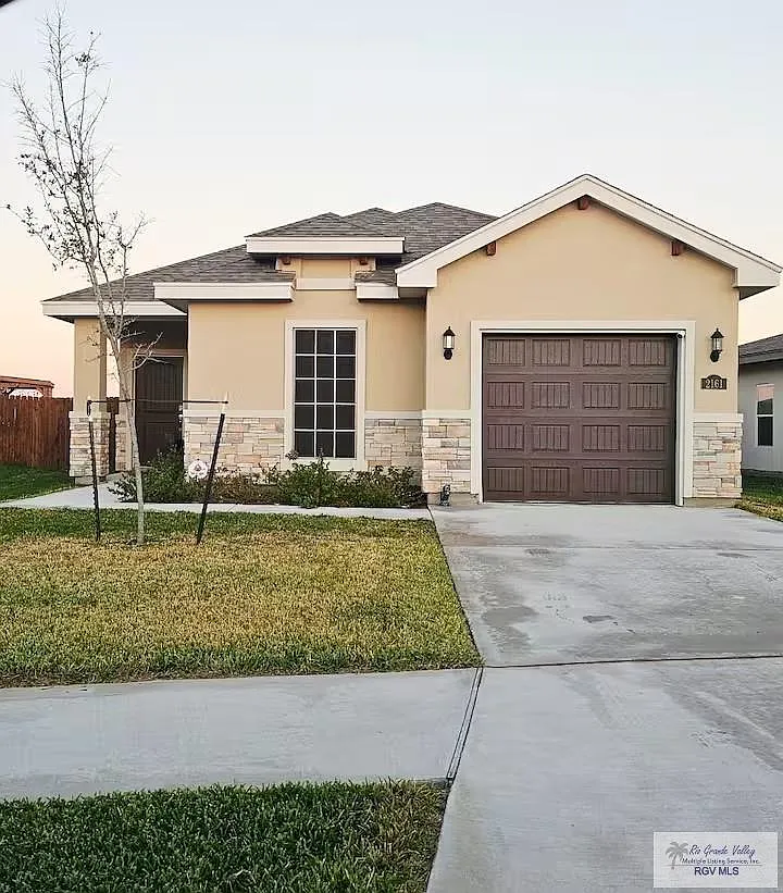 3 bed, 2.0 bath, 1150 sqft, $2,050 — Photo 1