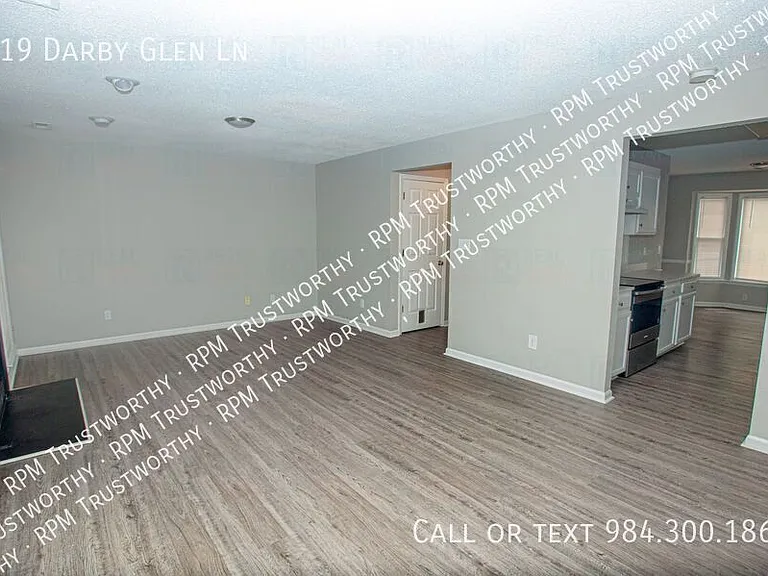 519 Darby Glen Ln — Photo 20