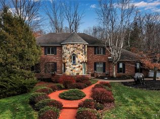 6385 Morningwood Dr, East Amherst, NY 14051