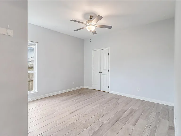 15501 Escapade St — Photo 31